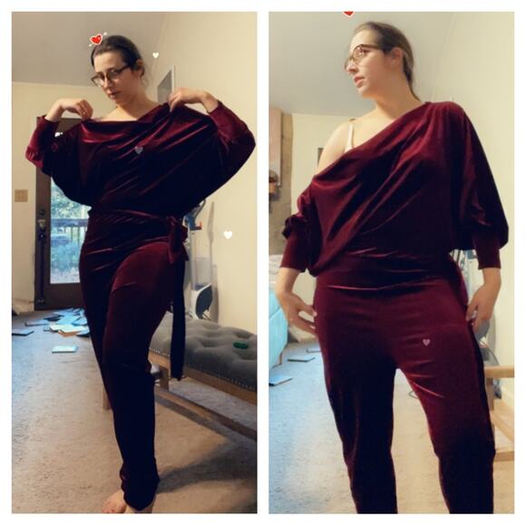 Red velvet jumpsuit - Picture 2 of 6